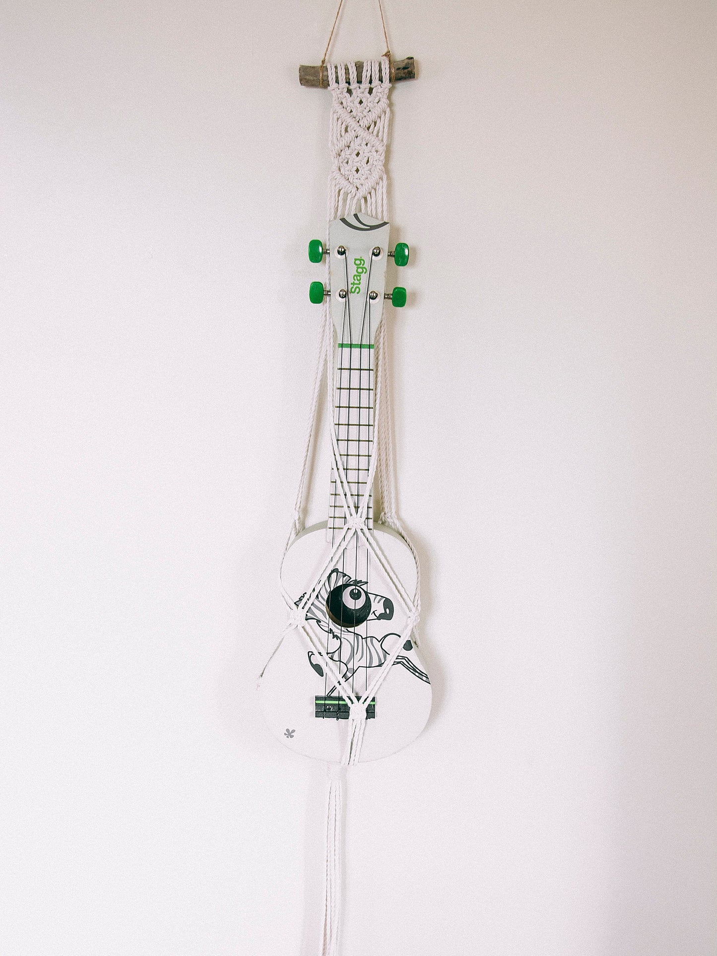 Simple ukulele hanger